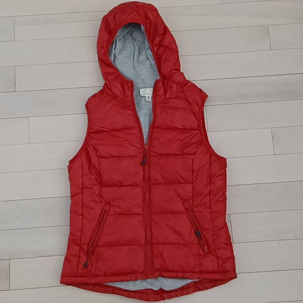 Tangerine Women's Quilted Full-Zip Hooded Puffer Vest Red Medium
